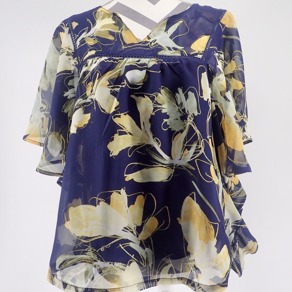 1775 Butterfly Sleeve Blouse Size Large V Neck